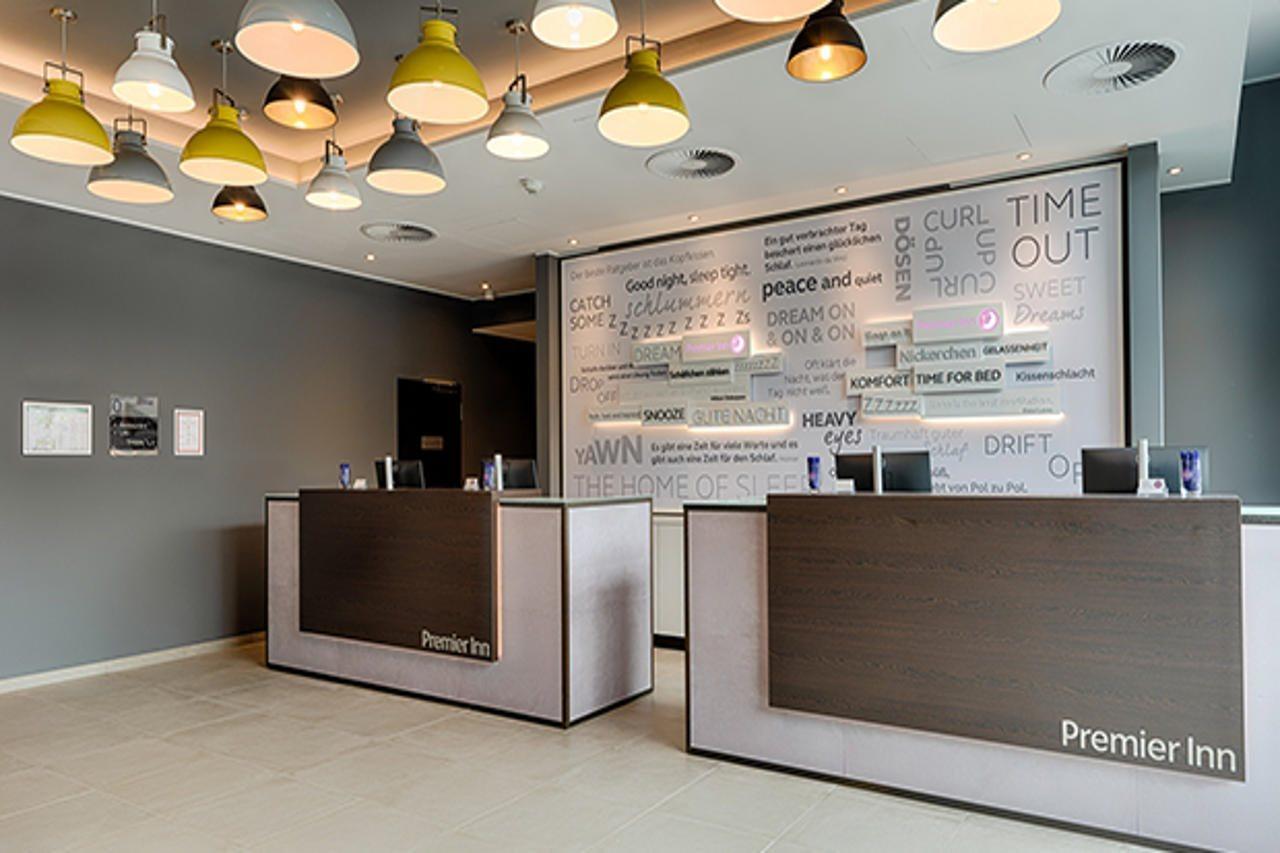 Premier Inn Hamburg City Klostertor Екстер'єр фото